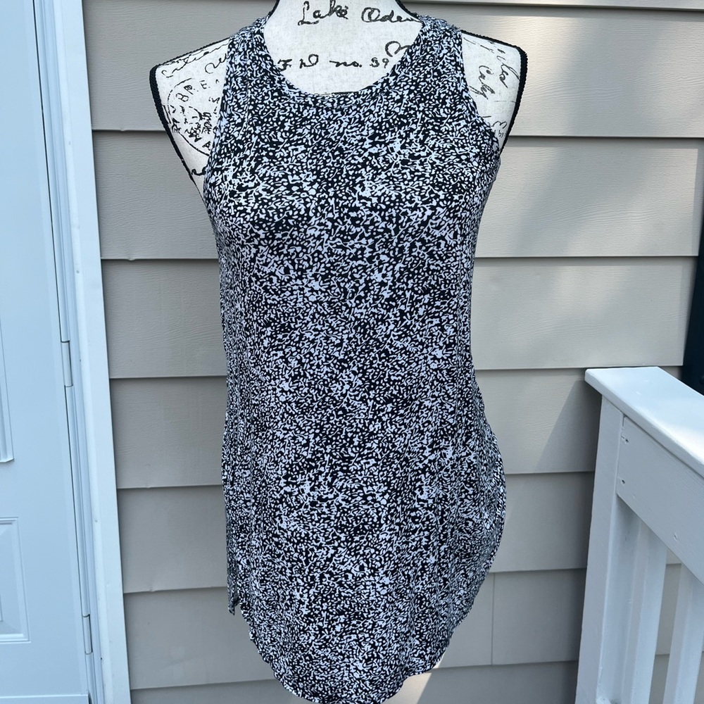 Black and white pattern stretch tank top Sz Med-Large